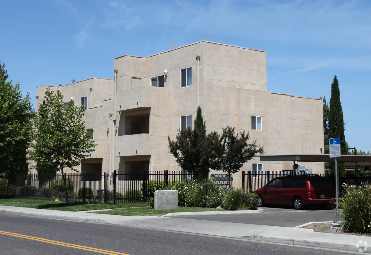 Foto del edificio - Palm Valley Apartments