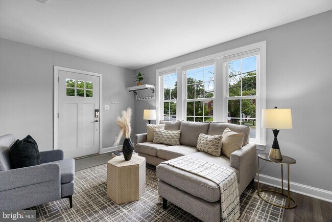 Building Photo - 2613 S Troy St