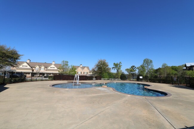 Building Photo - Furnished Condo on Logan Martin Lake