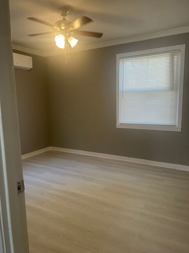 Foto del edificio - 816 W 42nd St