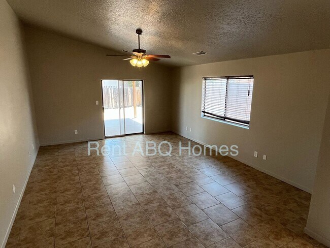 Building Photo - Family Home in SW Albuquerque near 98th St.