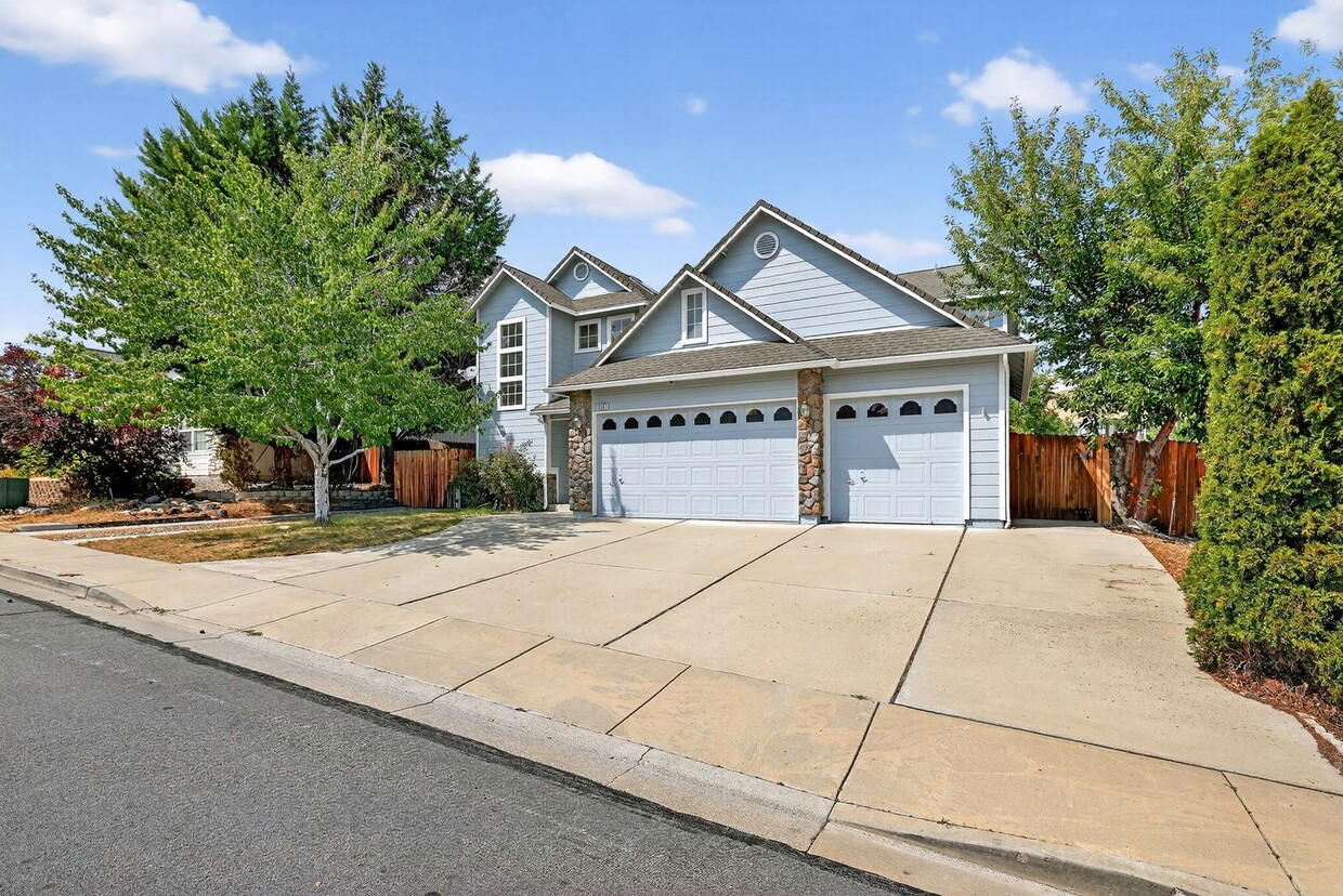Foto principal - 5 Bedroom Home Close to UNR!