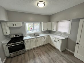 Building Photo - 562 Belden Ave