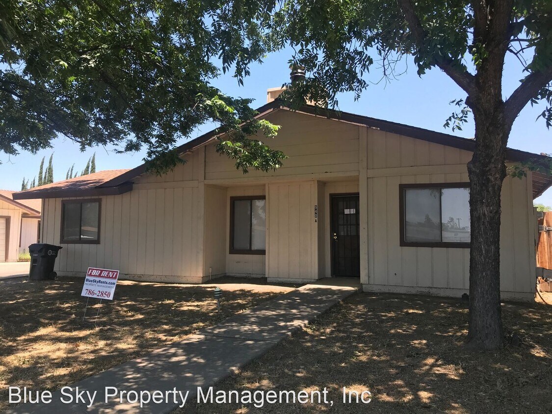 940 N Indiana St, Porterville, CA 93257 Room for Rent in Porterville