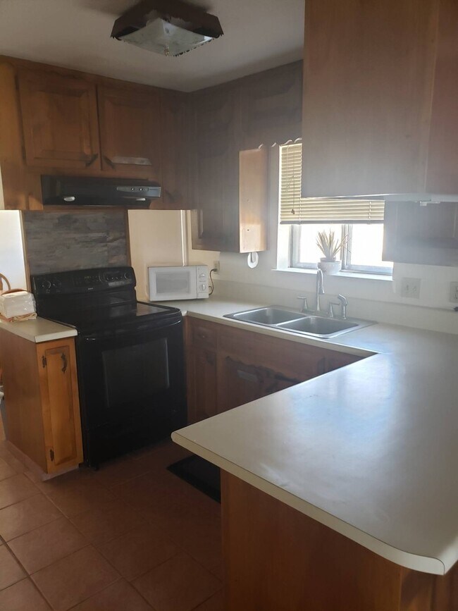 Building Photo - Beautiful 3 Bdr/2Bth home located in the U...