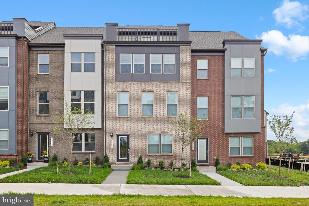 Foto principal - 9017 Katherine Johnson Ave