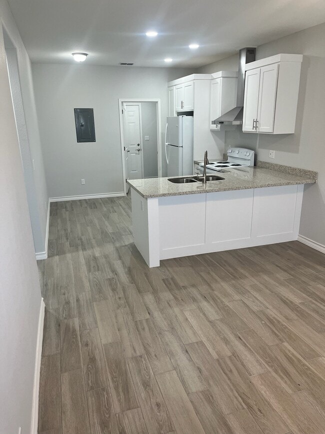 Building Photo - 1810 Atrium Pl Dr