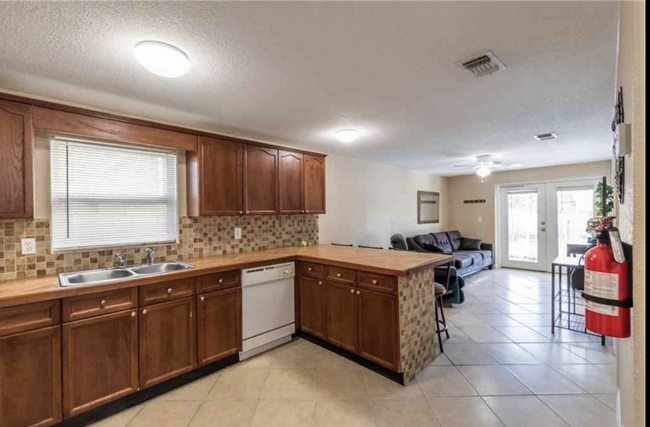 Foto del edificio - 14982 Edgewater Cir