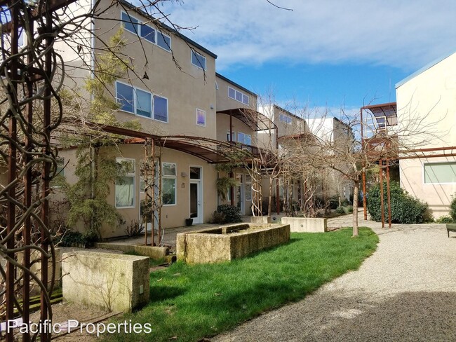 Building Photo - 1 br, 1 bath Apartment - 463 Florence Avenue