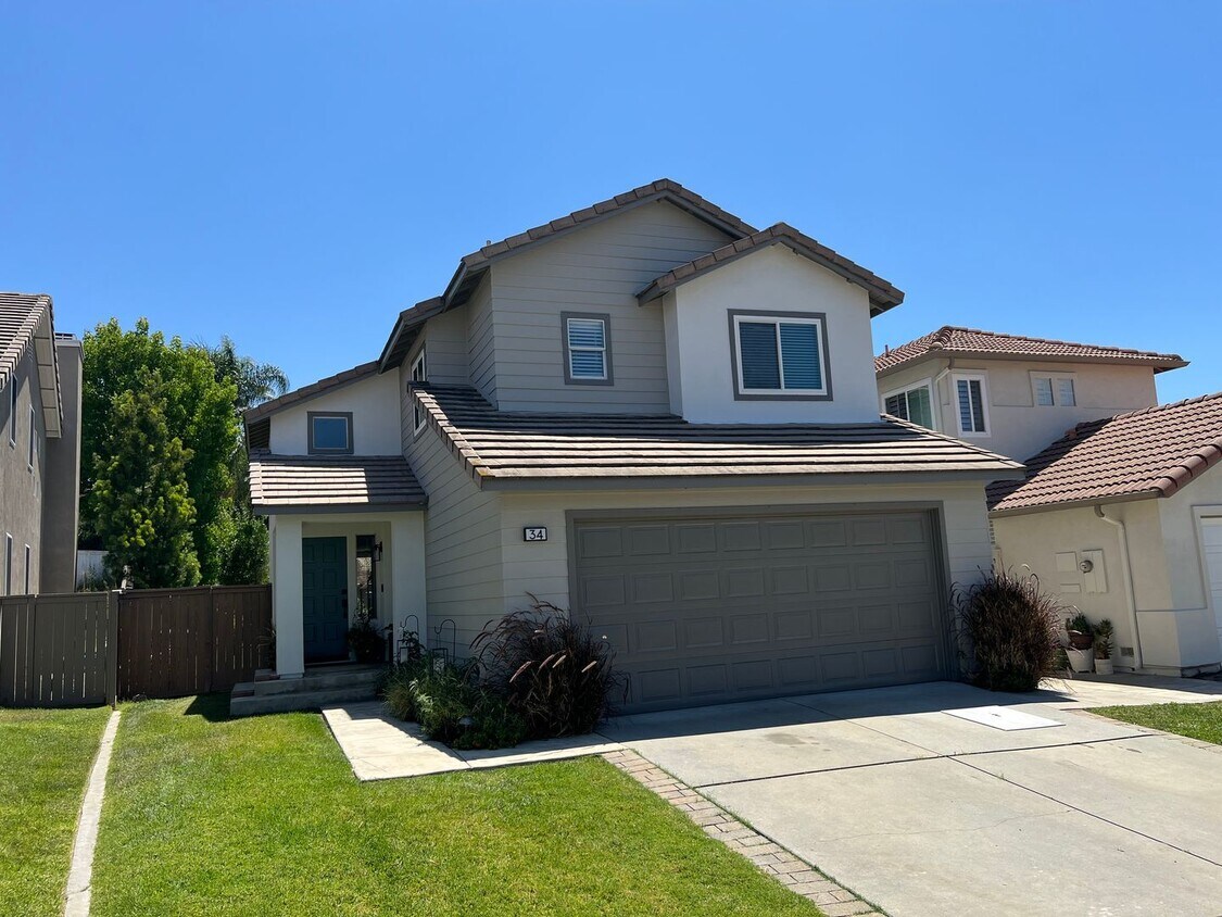 Foto principal - Wonderfully Updated 3 Bed 2.5 Bath Foothil...