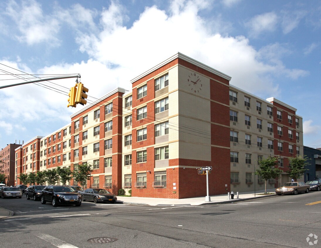 Foto principal - Genesis Neighborhood Plaza II