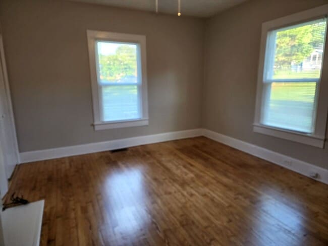 Foto del edificio - Complete remodeled 3 bedroom 1 1/2 bath home in Belmont!!