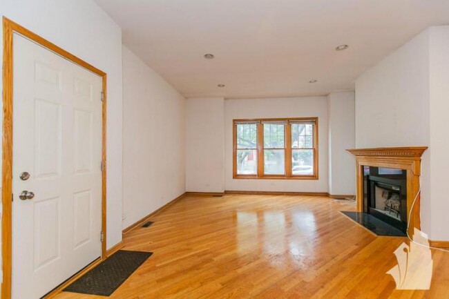 Foto del edificio - 3 bedroom in Chicago IL 60614
