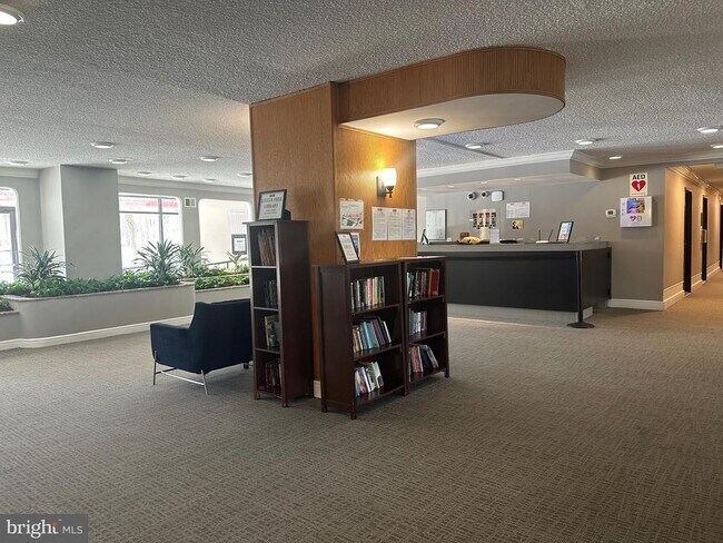 Foto del edificio - 2500 N Van Dorn St