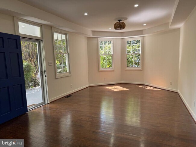 Foto del edificio - 6102 Princeton Ave