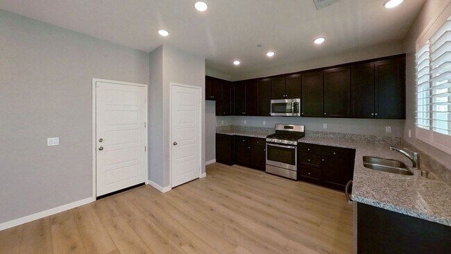 Building Photo - PRICE REDUCTION!! Gorgeous 3 Bed 2.5 Bath ...