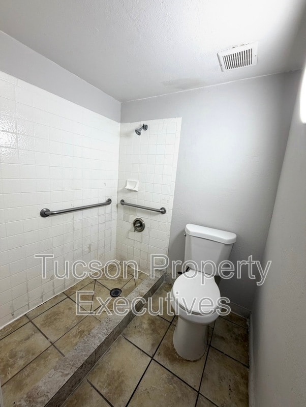 Building Photo - 3810 E Monte Vista Dr