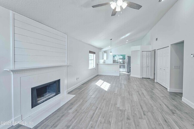 Building Photo - 303 D St