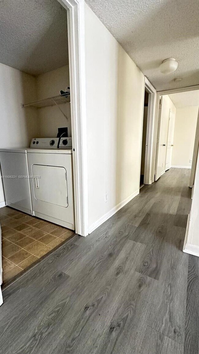 Foto del edificio - 5672 Rock Island Rd