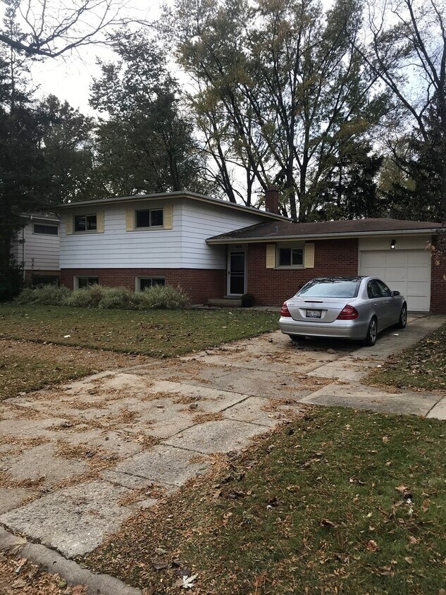 Foto principal - 408 N Windsor Dr