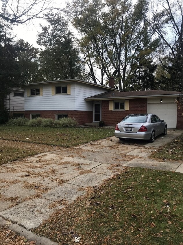 Primary Photo - 408 N Windsor Dr