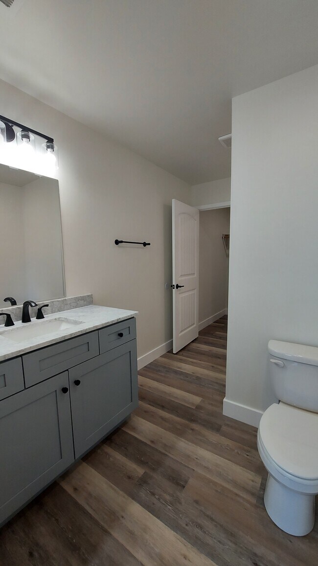 Building Photo - 1717 Talon St