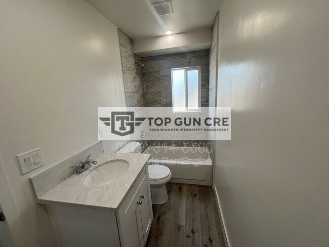 Foto del edificio - 147 W Calle Primera