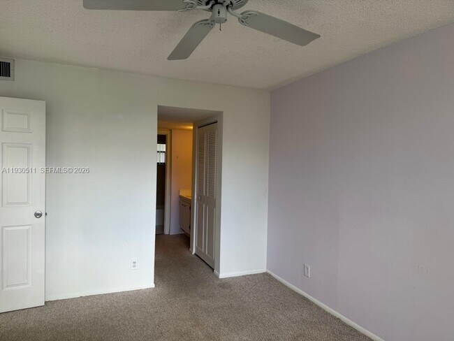 Foto del edificio - 9330 Lagoon Pl