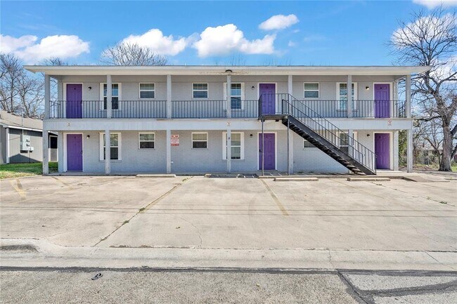 Building Photo - 901 Parmer Ave