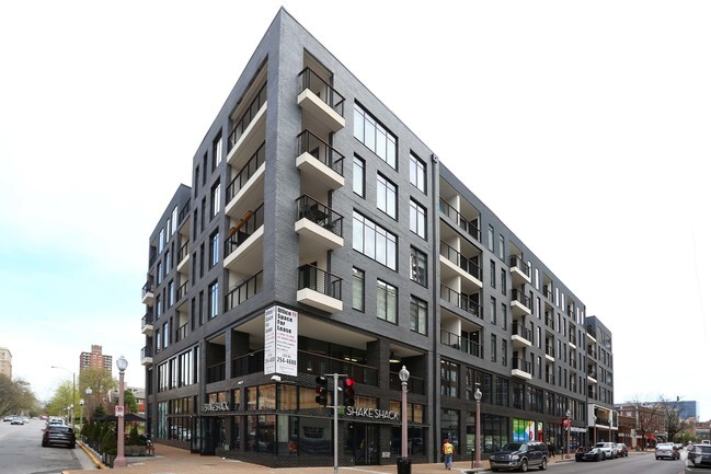 Building Photo - The Euclid