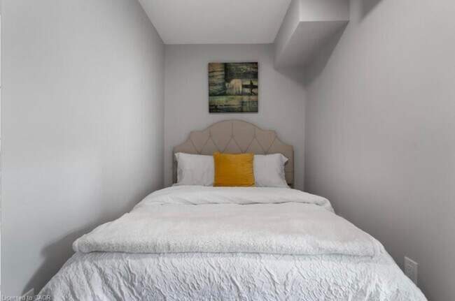 Photo du bâtiment - 168-168 Picton St E