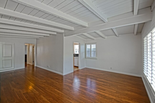 Photo - 2015 Robinson St Apartment