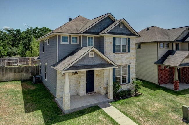 Building Photo - August Pre-Lease 2025!! Spacious 4 Bed, 4 ...