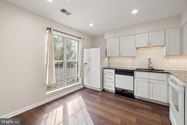 Building Photo - 2821 Madeira Ct