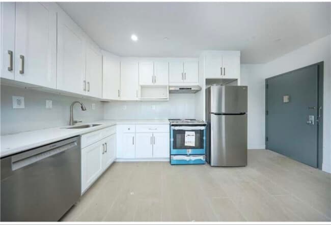 Photo - 163-14 Sanford Ave Townhome