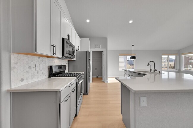 Foto del edificio - $2,650.00, 5-bed, 3-bed ranch-style home located in Colorado Springs with a large back yard.