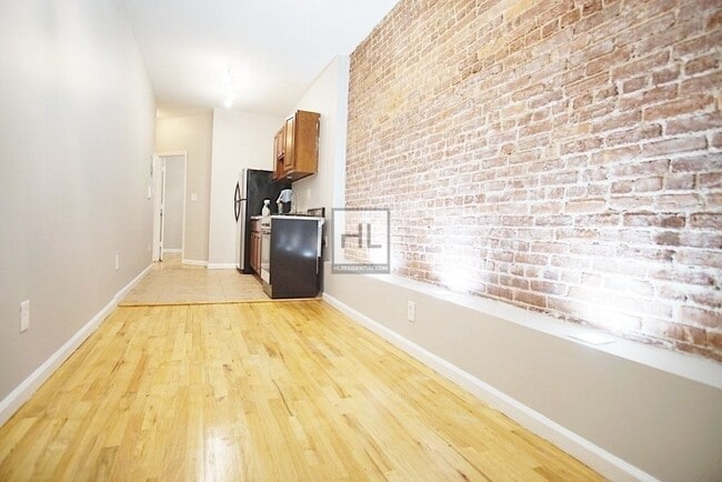 Building Photo - 20 COVERT STREET 3R