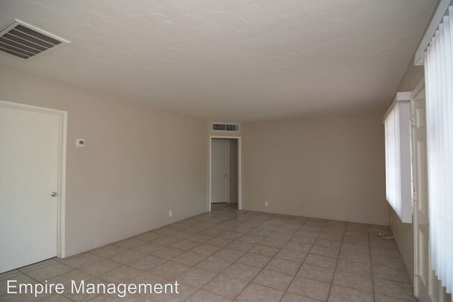 Building Photo - 3 br, 1 bath House - 4202 E. 2nd St