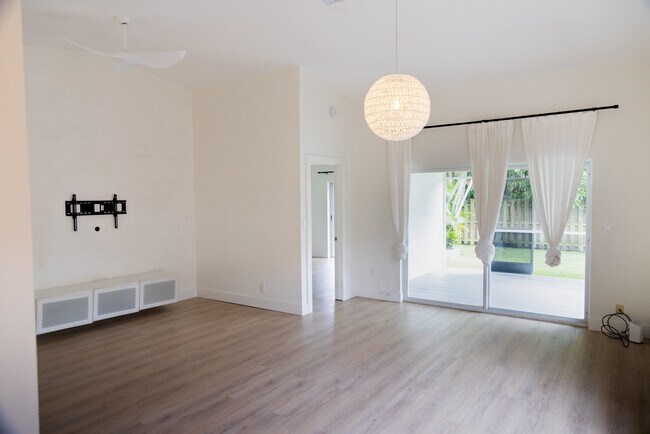 Building Photo - 8330 SW 41st St