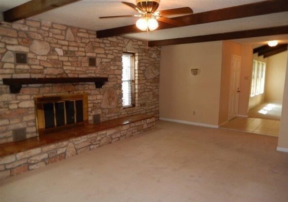 Foto del edificio - Available Early July: Spacious Home With L...