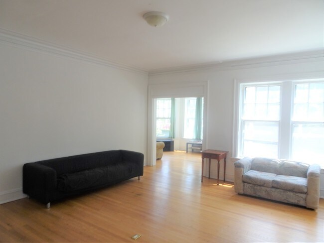 Foto del edificio - 1356 E Hyde Park Blvd