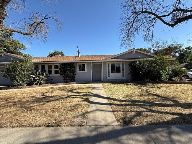Building Photo - Single story home in east Modesto!