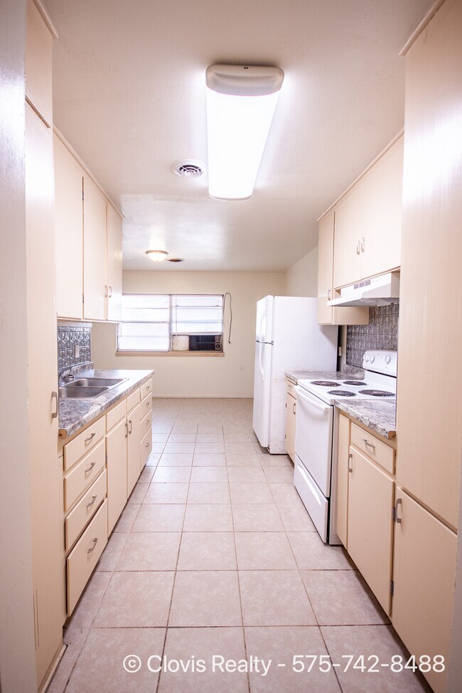Kitchen - 320 Axtell St