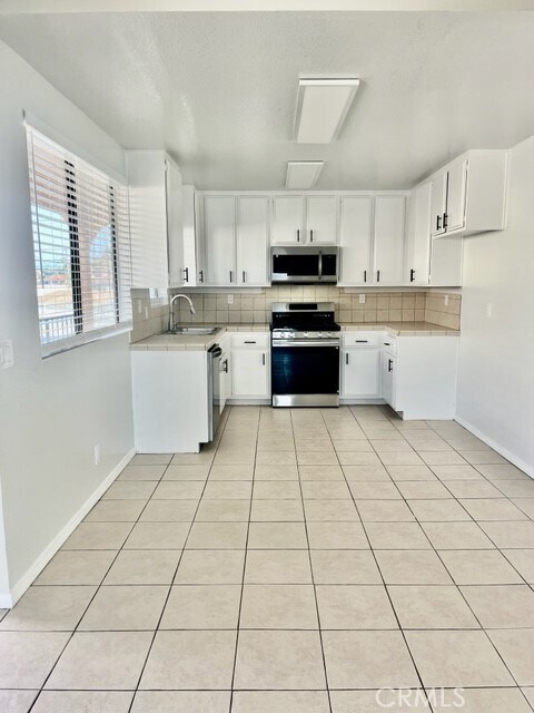 Foto del edificio - 834 W 17th St
