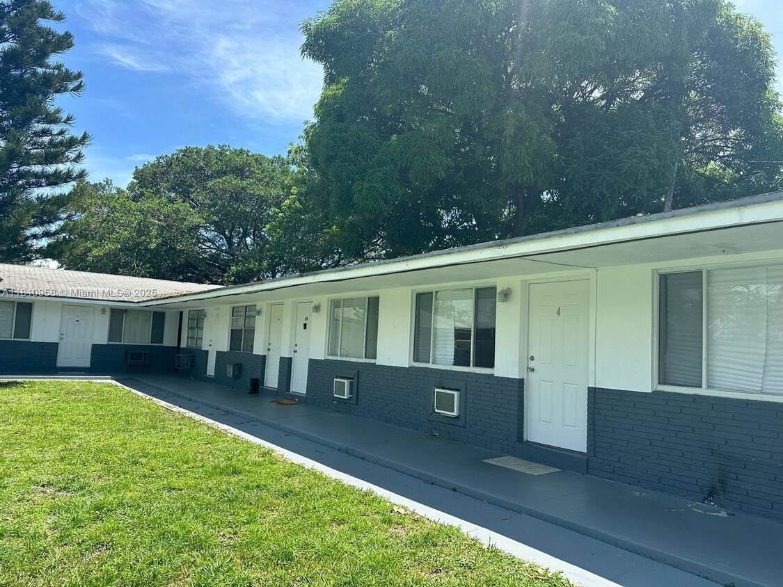 Photo - 325 Northeast 2nd Street Apt #1, Hallandale Beach, FL 33009 - 1 BR 1 BA Multi-Family Home