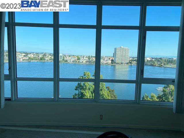 Foto del edificio - 1 Lakeside Dr