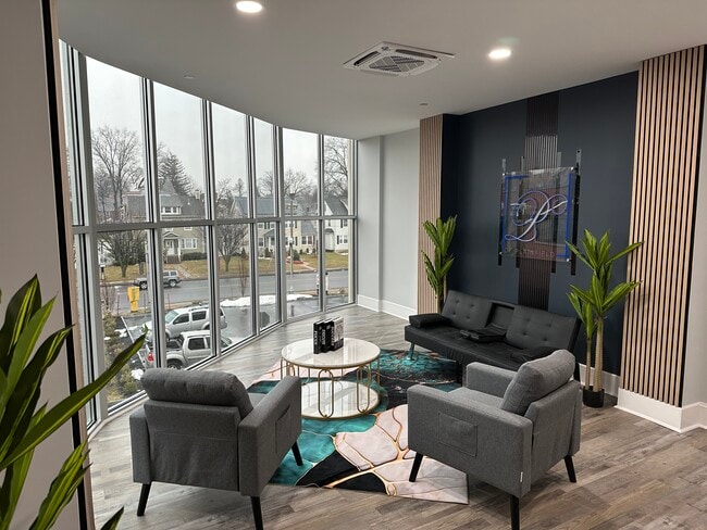 BKE_1813 - 208 W 7th St