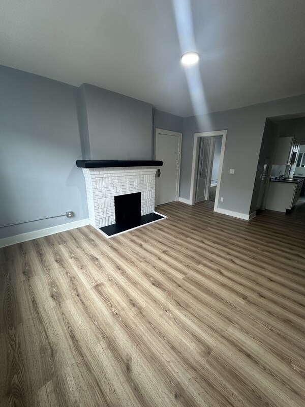 Primary Photo - 2654 N Moreland Blvd