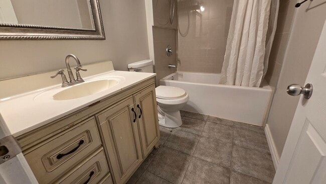 Building Photo - 422 Cannon St E