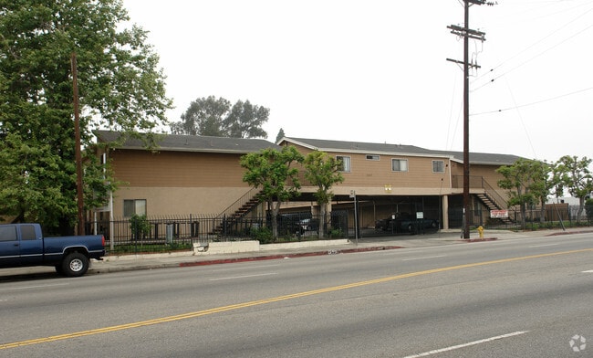 Building Photo - Woodman Apartments
